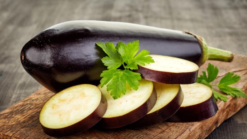 What part of the aubergine should the guinea pig eat